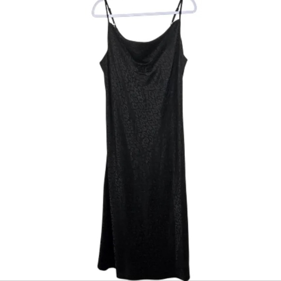 Elegant Black Slip Dress - Picture 2 of 10